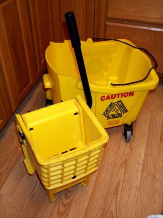 MOP water cleaning BUCKET Wringer Janitor Rubbermaid Commercial Grade - $45 (North Aurora, IL.)