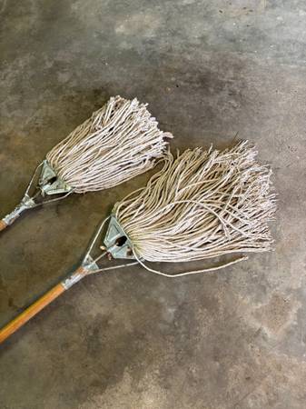 Two Mops, Two Mop Buckets and One Wringer Rubbermaid - $35 (Pembroke)