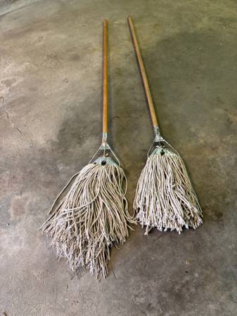 Two Mops, Two Mop Buckets and One Wringer Rubbermaid - $35 (Pembroke)