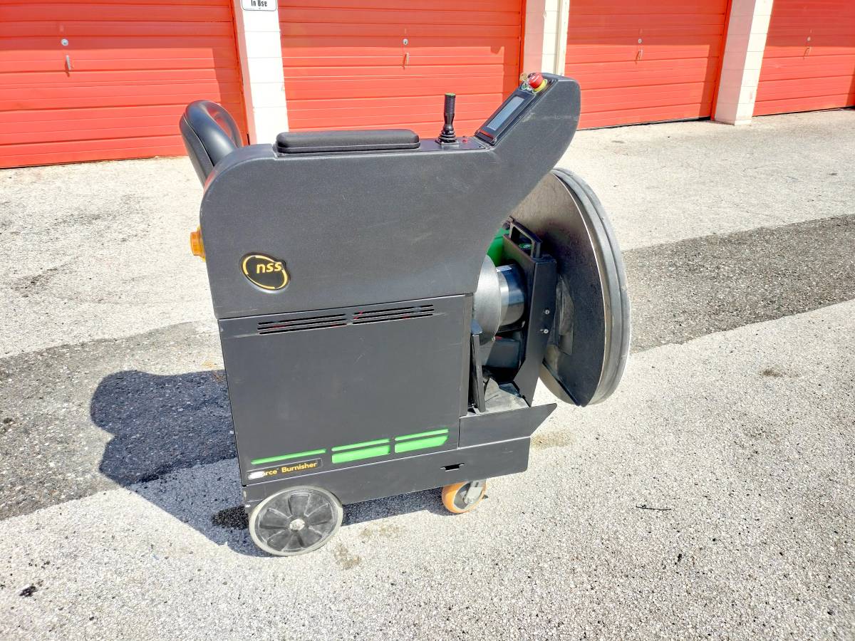 Nice! 2016 eForce Riding Floor Burnisher - Joystick Controls - Touch