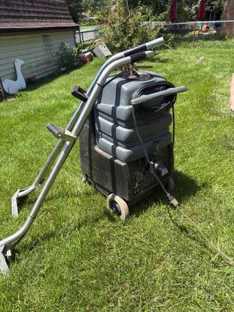Pro/Comm Carpet Extractor - $525 (Bolingbrook)