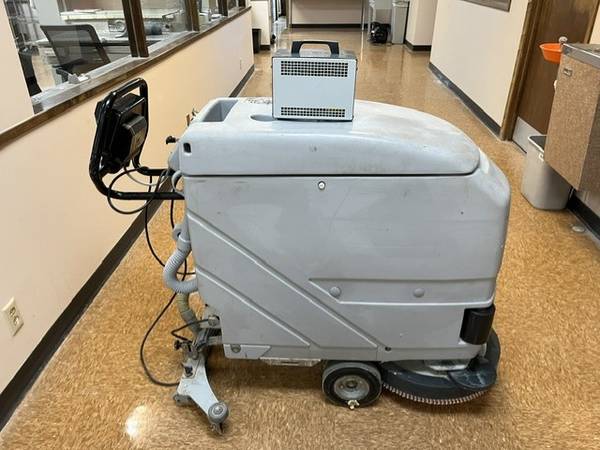 Advance Auto Scrubber for sale - $200 (St.Louis Park)