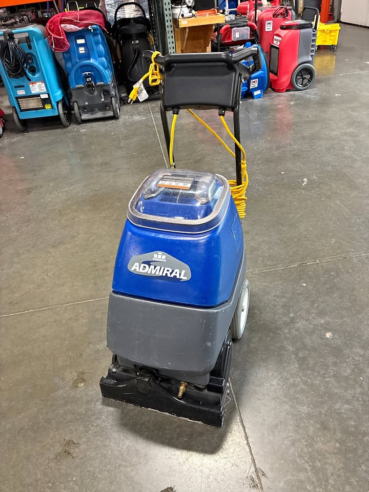 Commercial carpet extractor