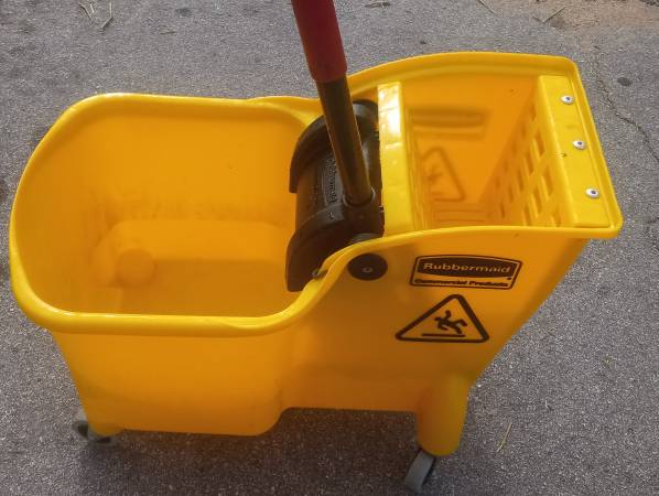 Rubbermaid mop bucket with squeezer on four wheels - $35 (Orange Park)
