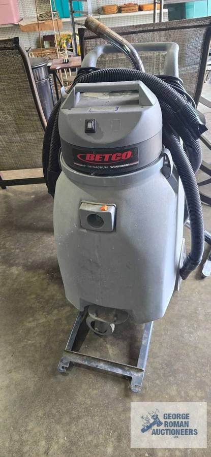 Vetco Commercial WET/DRY Vacuum