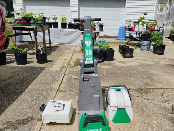 Bissell BigGreen Commercial BG10 Carpet Cleaner - Like New with Hose K - $275 (Jacksonville)