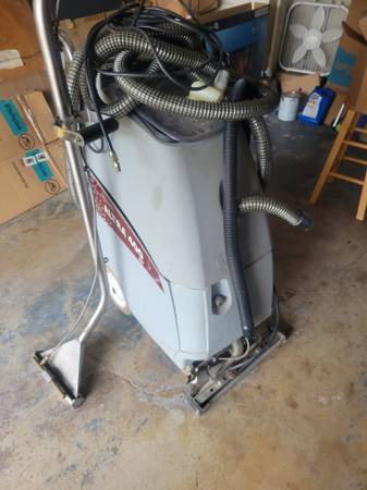 Carpet extractor - $600 (Garland)