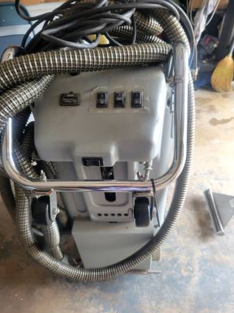 Carpet extractor - $600 (Garland)