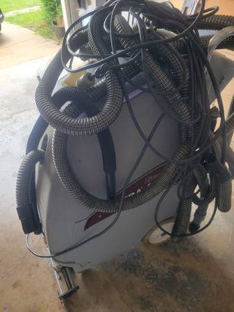 Carpet extractor - $600 (Garland)