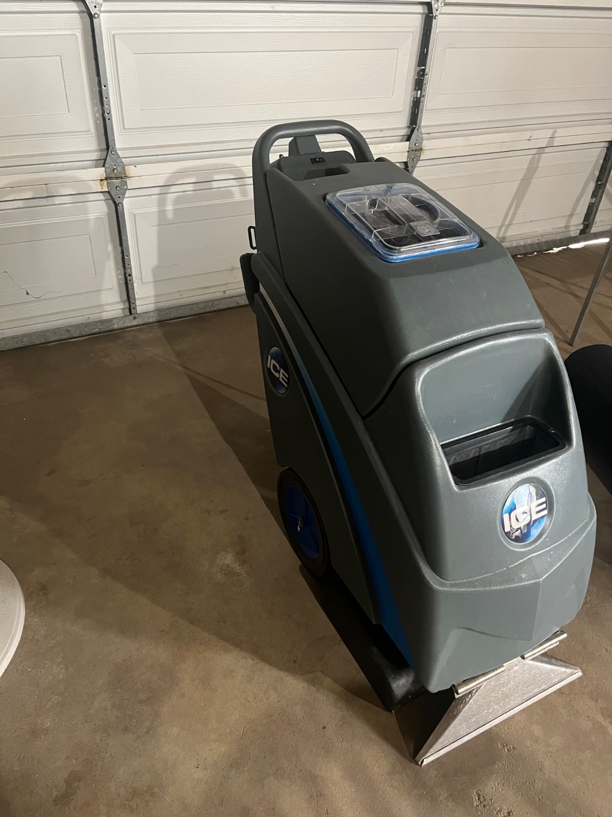 ICE carpet extractor