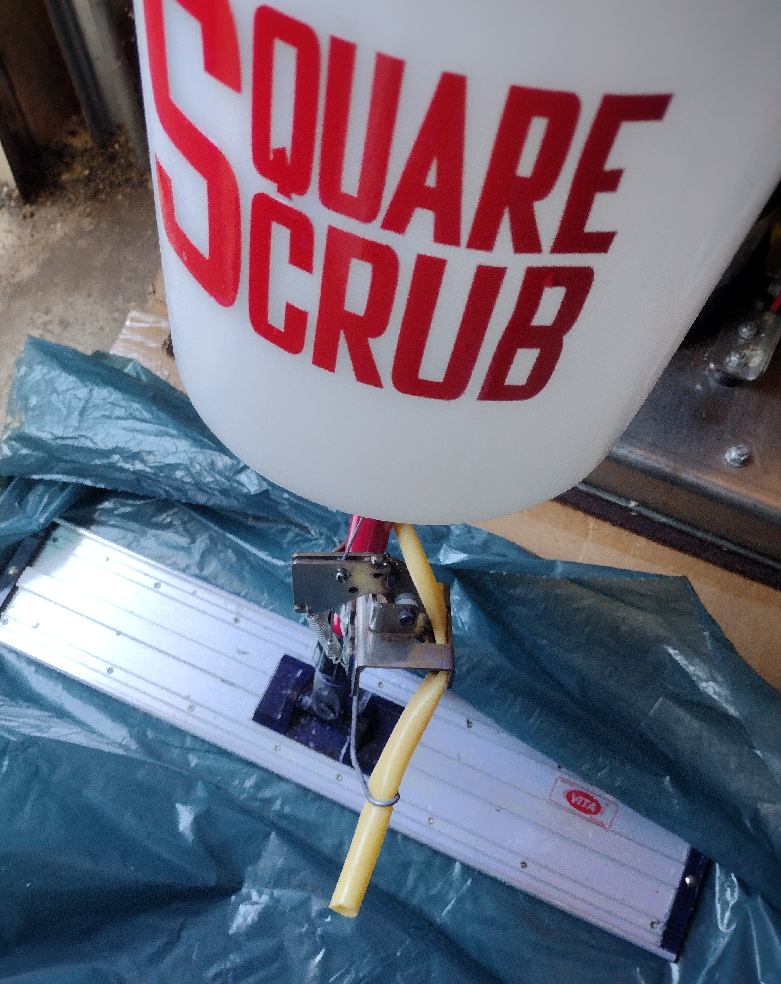 Square Scrub Bucket on stick and 3M Easy Shine Applicator Kit