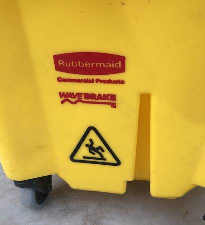 Heavy Duty Rubbermaid Rolling Mop Bucket and Ringer - $35 (Kingman)
