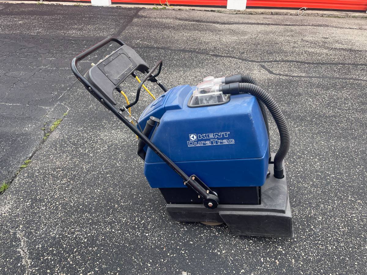 INDUSTRIAL CARPET EXTRACTOR CLEANER