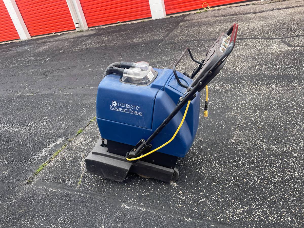 INDUSTRIAL CARPET EXTRACTOR CLEANER