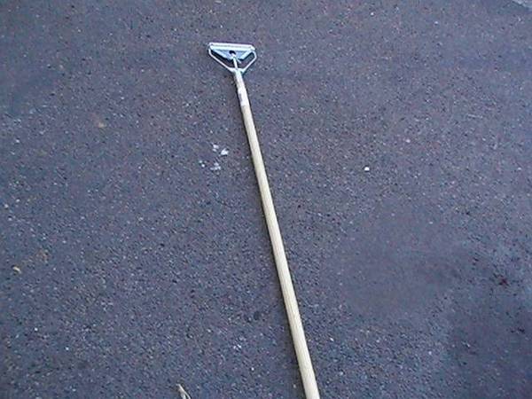 MOP BUCKET-RINGER -6 MOP HEADS - $60 (pacific beach)