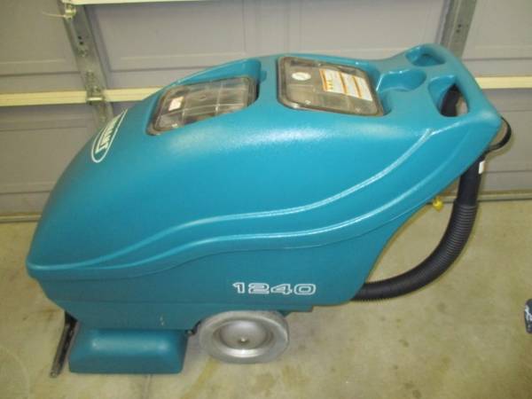 Tennant carpet extractor Close out - $500 (Arvada)