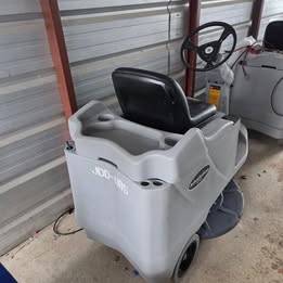 40 HRS !!! Advance by Nilfisk Advolution 2710 Rider Burnisher Sweeper