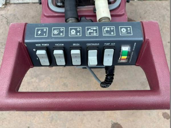 Minuteman Ambassador Commercial Carpet Cleaner/Extractor - $600 (Duluth, MN)