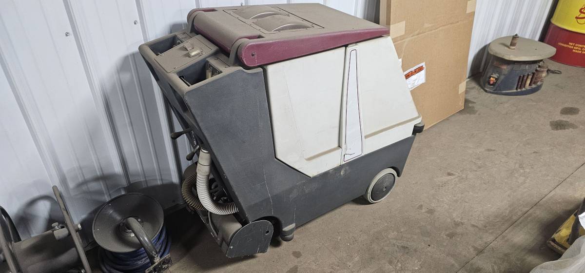 Minuteman floor cleaner/ carpet extractor