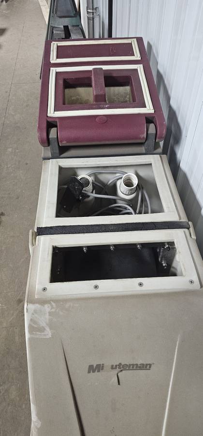 Minuteman floor cleaner/ carpet extractor