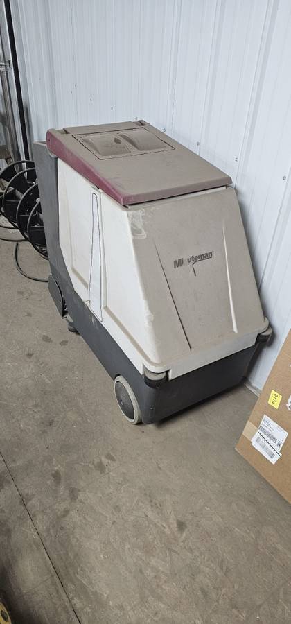 Minuteman floor cleaner/ carpet extractor