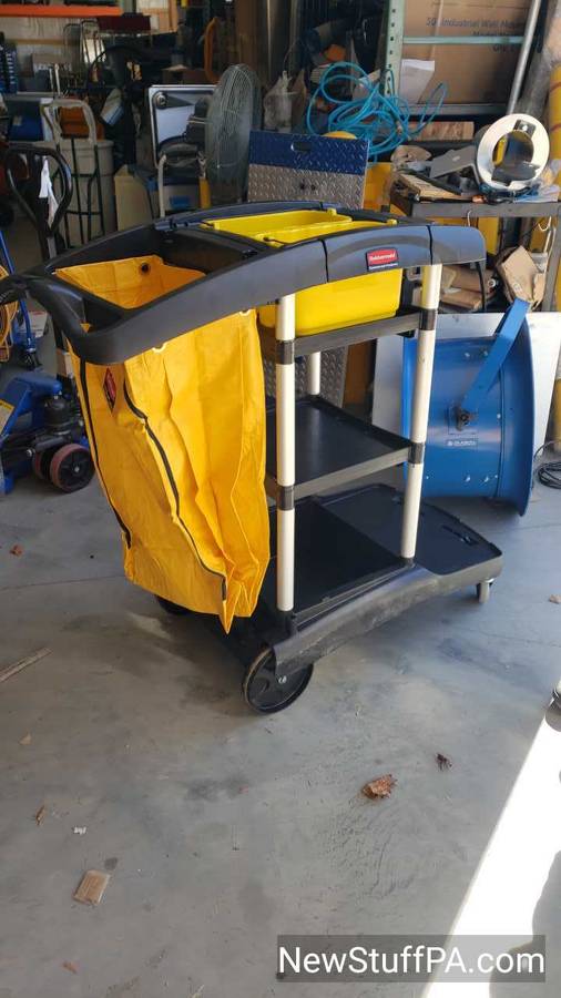 Rubbermaid® High Cap Hotel Janitorial Cleaning Cart (Summit Station)