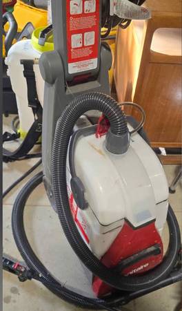Sanitaire SC6100A Commercial Upright Carpet Extractor - Near New! - $485 (coweta/haskell)